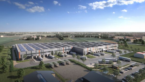 Animation of the logistics centre in Langwedel. It shows a large hall with solar cells on the roof as well as various lorry loading options and glazed entrance fronts.