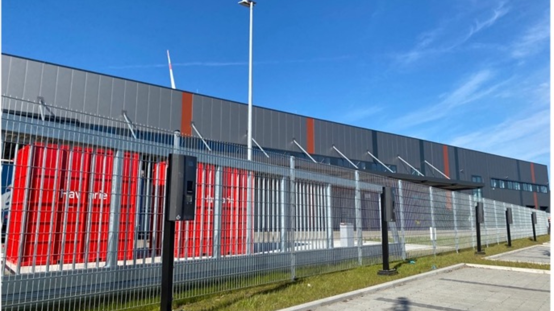 E-Ladesäulen OneBox.jpg